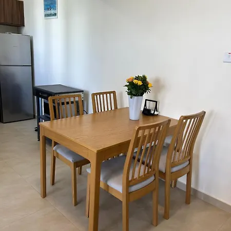 Cozy 2-bedroom Flat *