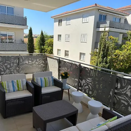 Cozy 2-bedroom Flat * Paralimni